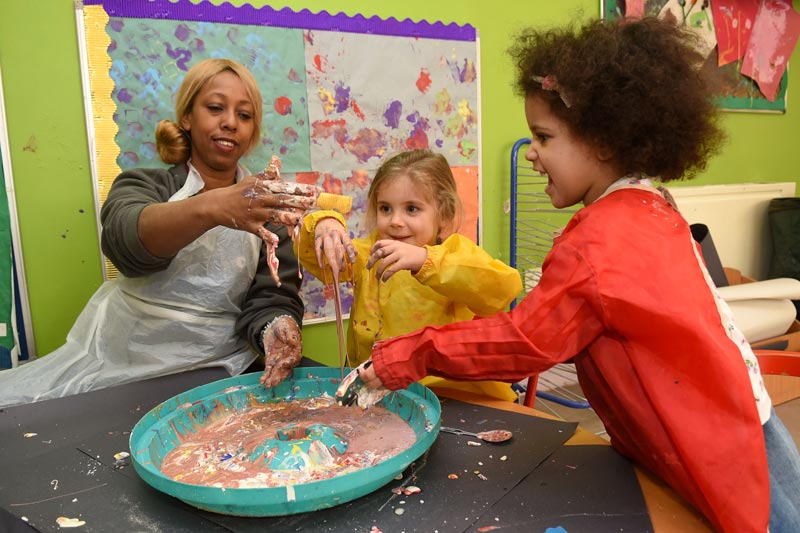 kids_playing_staff_preschool_horizontal